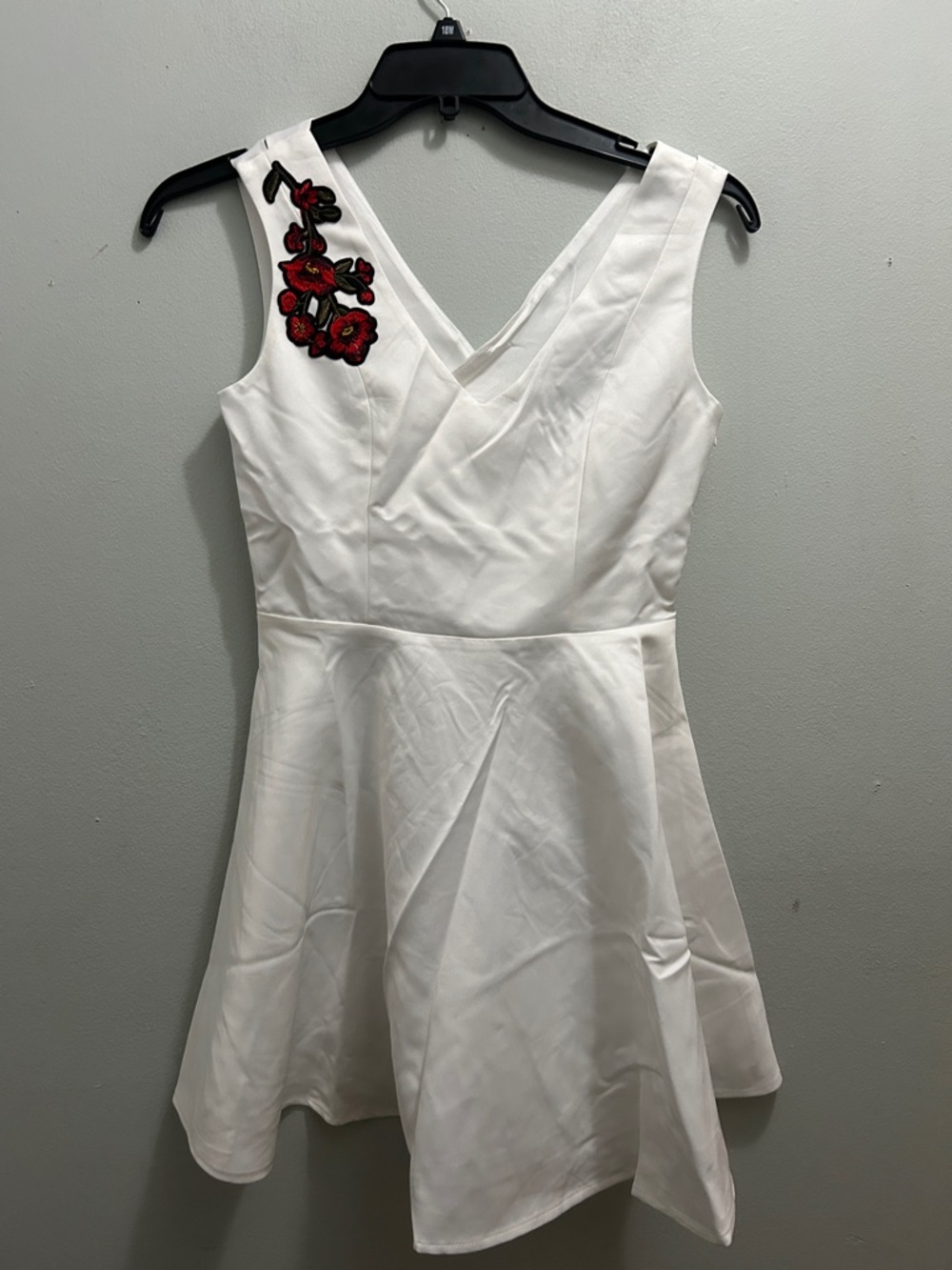 verty White V-Neck Skater Dress with Red Floral Applique
